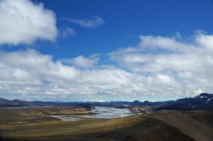 Panorama con ghiacciaio in lontananza