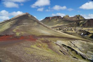 Gli psichedelici colori delle montagne del Lanmannalaugar